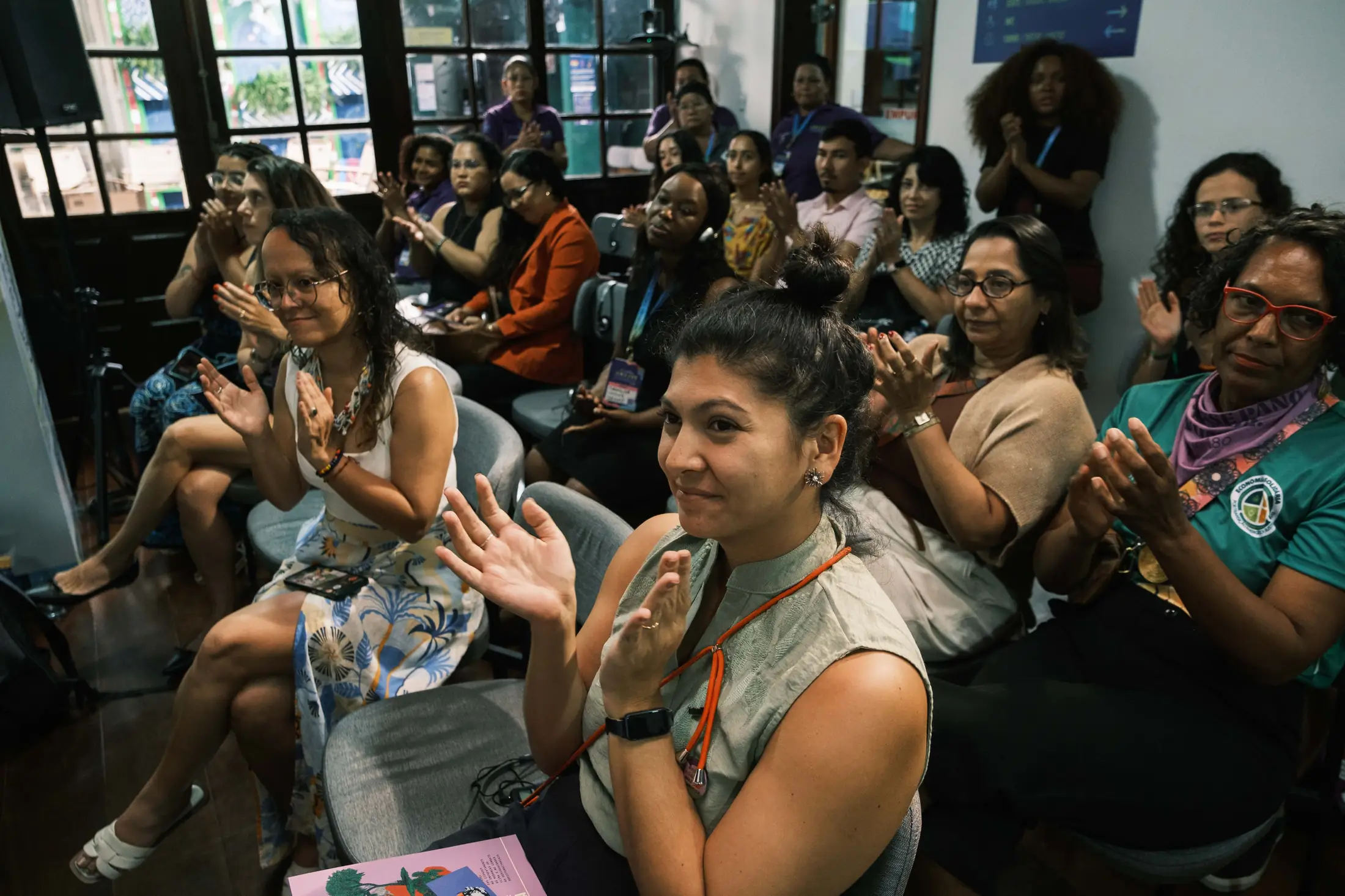 Plateia reunida em encontro de organizações da sociedade civil